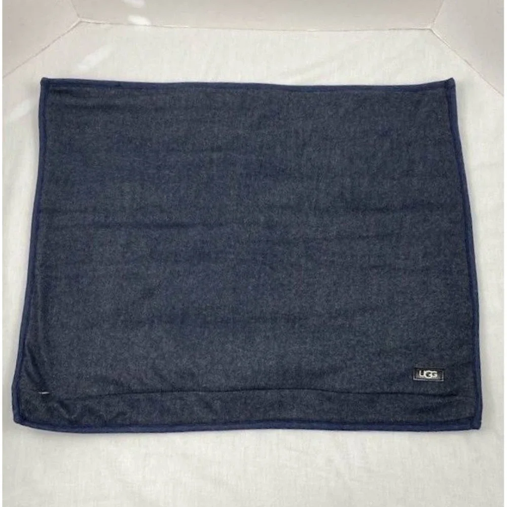 UGG Quilted Pillow Sham‎ Navy Blue Jersey Fleece Standard Size 20x26 Zippered
